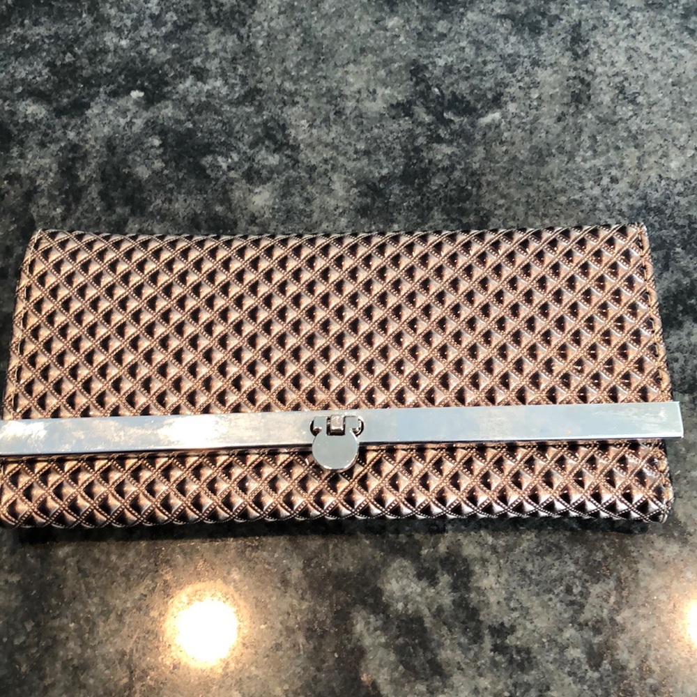 Trifold clutch in gold - Picture 1 of 4